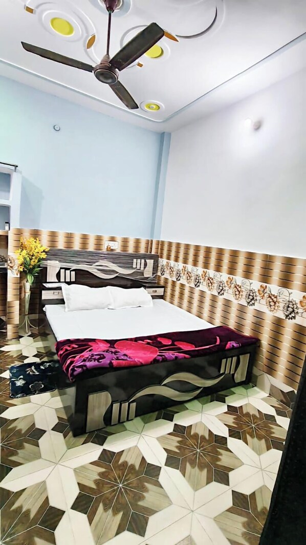 Deluxe Double Room | Free WiFi - Nirmala Sadan Homestay Ayodhya (Ayodhya)