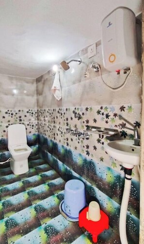 Deluxe-Vierbettzimmer | Badezimmer