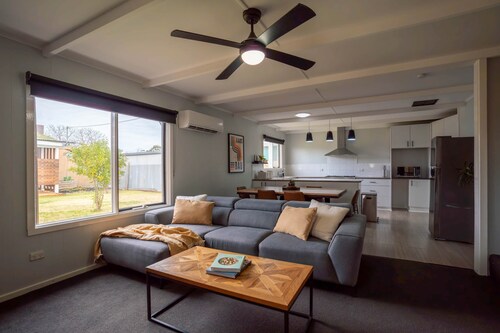 Spacious Kerang Retreat | Stylish & Cosy