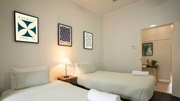 3 slaapkamers, een strijkplank/strijkijzer, wifi, beddengoed