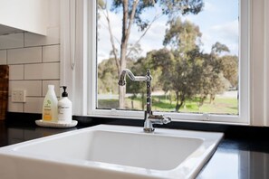 Bruser, hårtørrer, håndklæder