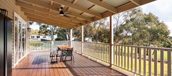 Hilltop Victorian Retreat - Firepit + Sunset views