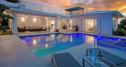 SeaSwept Villa Spacious modern luxury 4bdrm white sand beach in Charming Jamaica