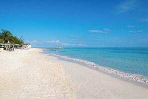 Beach - SeaSwept Villa Spacious modern luxury 4bdrm white sand beach in Charming Jamaica (Trelawny)