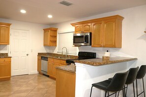 Microwave, oven, dishwasher, coffee/tea maker