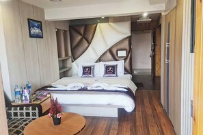 Double Room | Desk, free WiFi