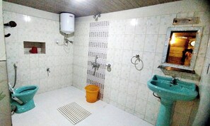 Double Room | Bathroom | Shower, free toiletries, towels, soap