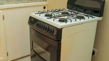 Micro-ondes, four, plaque de cuisson