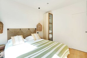 Apartment | 2 bedrooms, laptop workspace, iron/ironing board, bed sheets