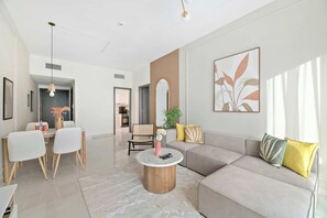 Televisión y oficina 