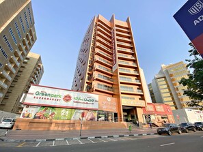 المنشأة من الخارج