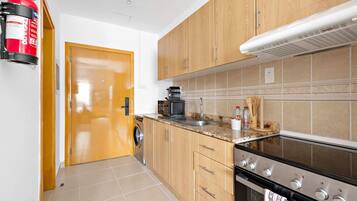 Refrigerador, microondas, horno, placa de cocina