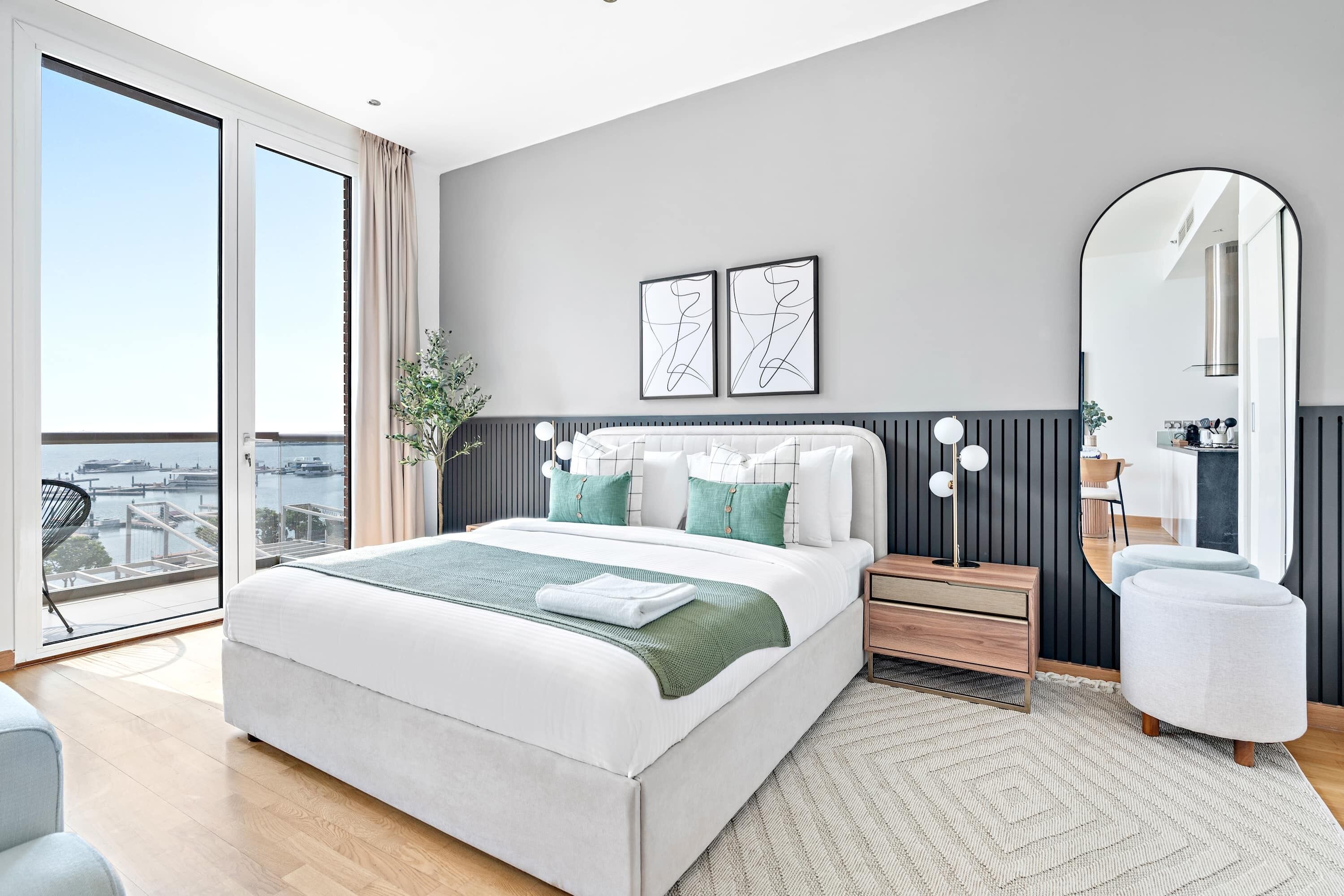 Desk, iron/ironing board, WiFi, bed sheets