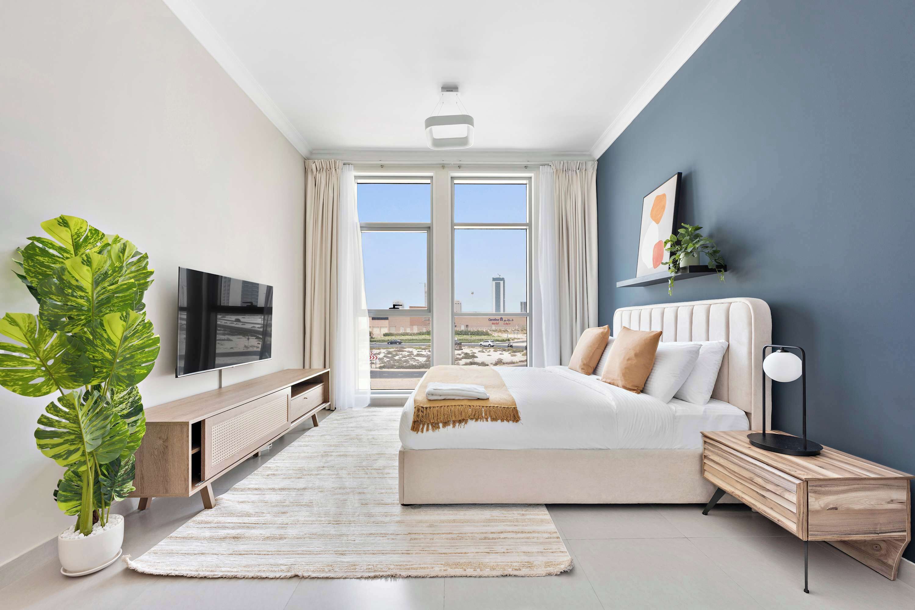 Desk, iron/ironing board, WiFi, bed sheets