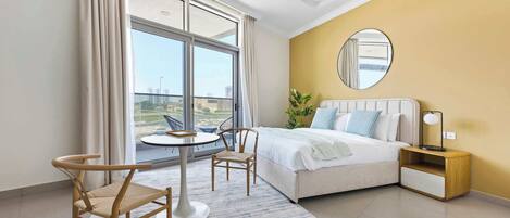 Työpöytä, silitysrauta/-lauta, Wi-Fi, vuodevaatteet