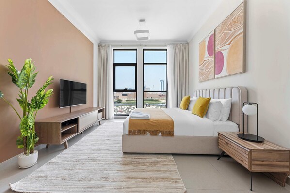 Desk, iron/ironing board, WiFi, bed sheets