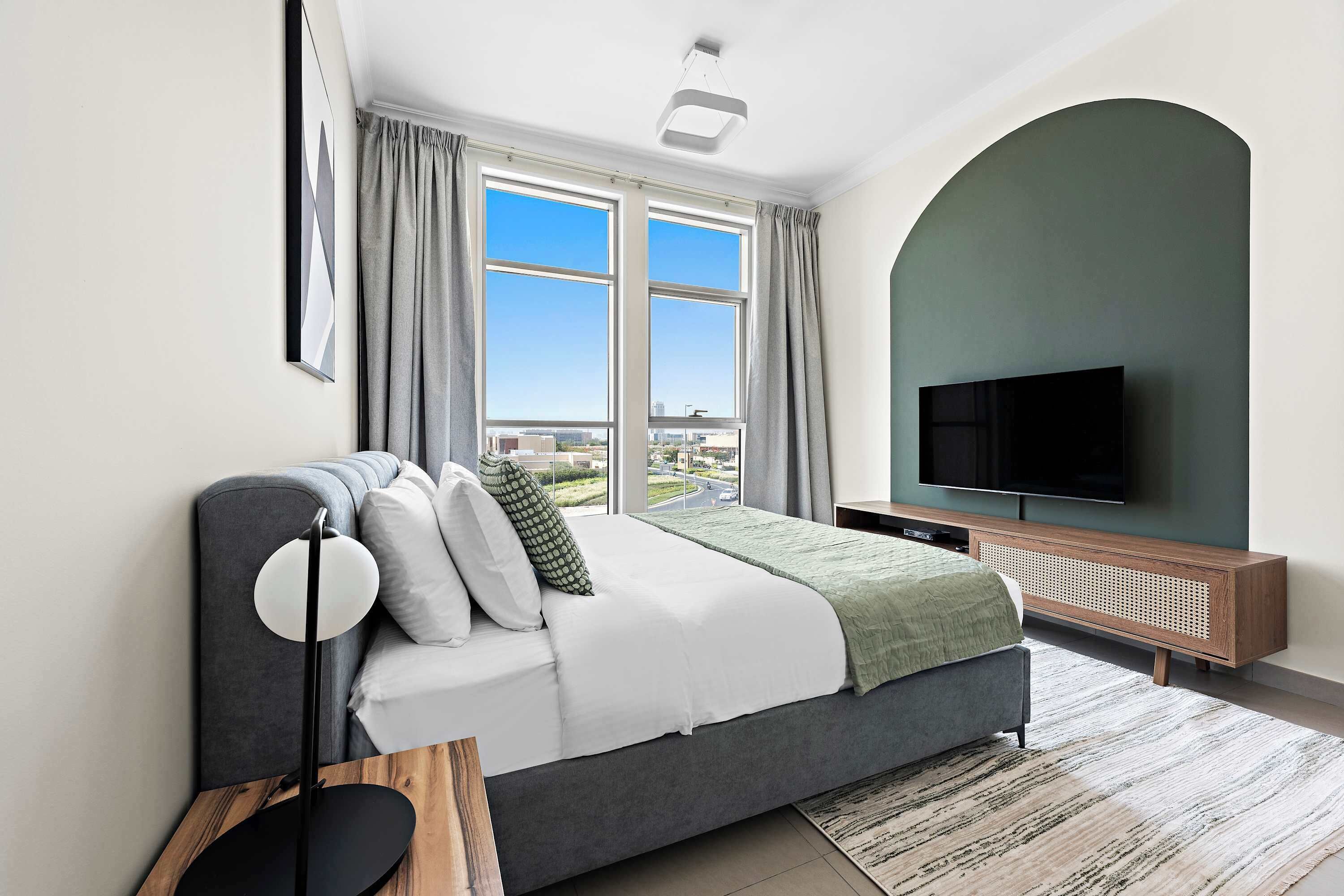 Desk, iron/ironing board, WiFi, bed sheets