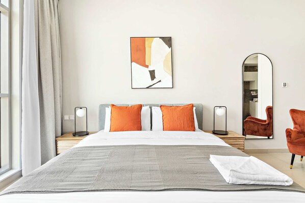 Desk, iron/ironing board, WiFi, bed sheets
