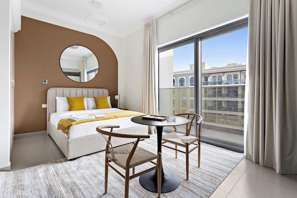 Desk, iron/ironing board, WiFi, bed sheets