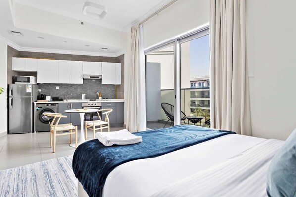 Desk, iron/ironing board, WiFi, bed sheets