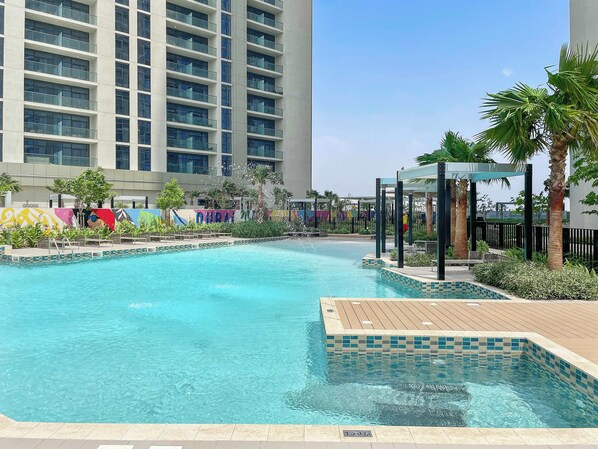 Pool - Modern apartment w/ pool & balcony (Dubai)