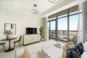 Desk, iron/ironing board, WiFi, bed sheets