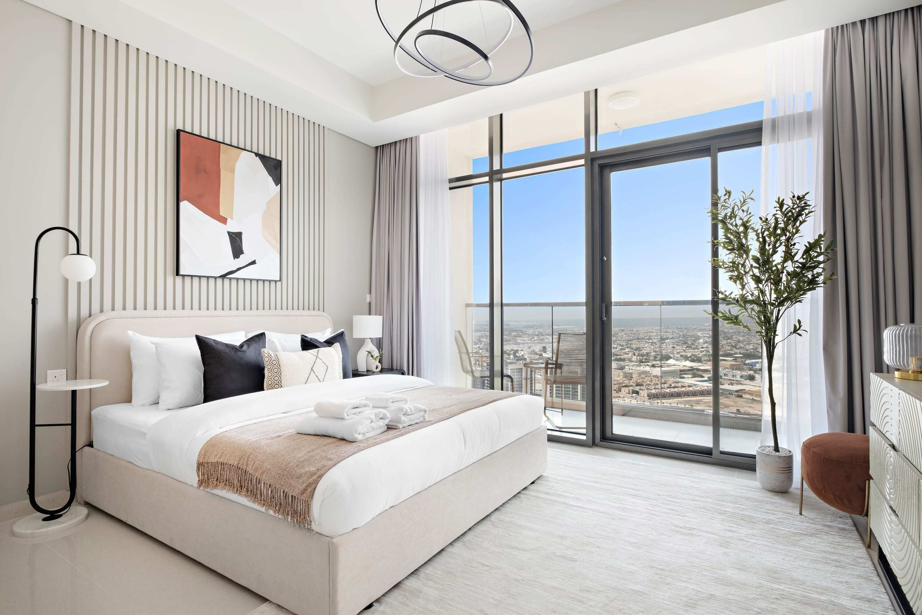 Desk, iron/ironing board, WiFi, bed sheets