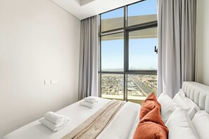 2 bedrooms, desk, iron/ironing board, WiFi