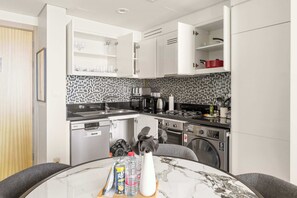 Fridge, microwave, oven, stovetop