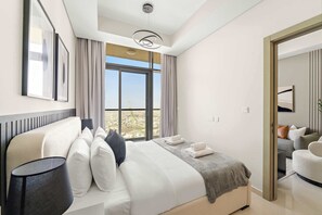 2 bedrooms, desk, iron/ironing board, WiFi