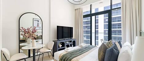 Desk, iron/ironing board, WiFi, bed sheets
