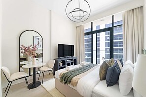 Desk, iron/ironing board, WiFi, bed sheets