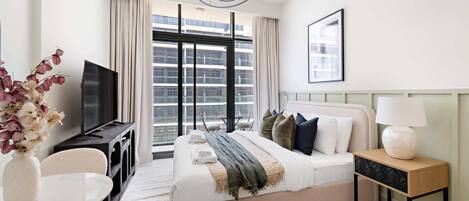 Bureau, fer et planche à repasser, Wi-Fi, draps fournis