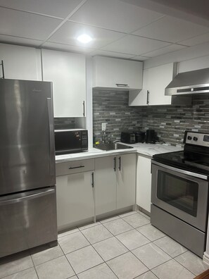 Micro-ondes, four, plaque de cuisson