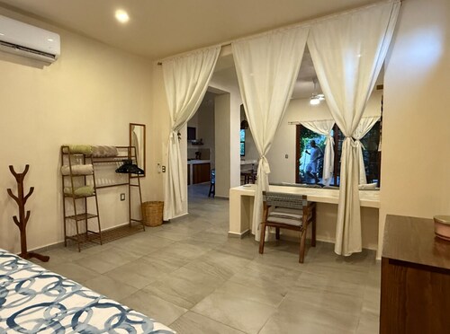 Charming 1-bedroom apartment in brilliant Los Llanos de Temalhuacán with AC