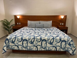 1 habitación, escritorio, wifi gratis y ropa de cama