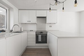 Refrigerador, horno, lavavajillas, cafetera/tetera