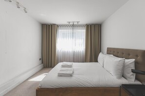 2 Schlafzimmer, Bügeleisen/Bügelbrett