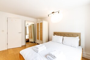 2 chambres, fer et planche à repasser