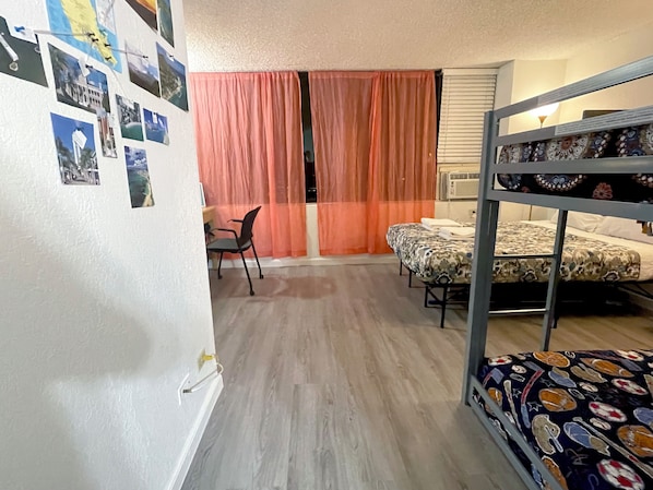 1 habitación, wifi y ropa de cama