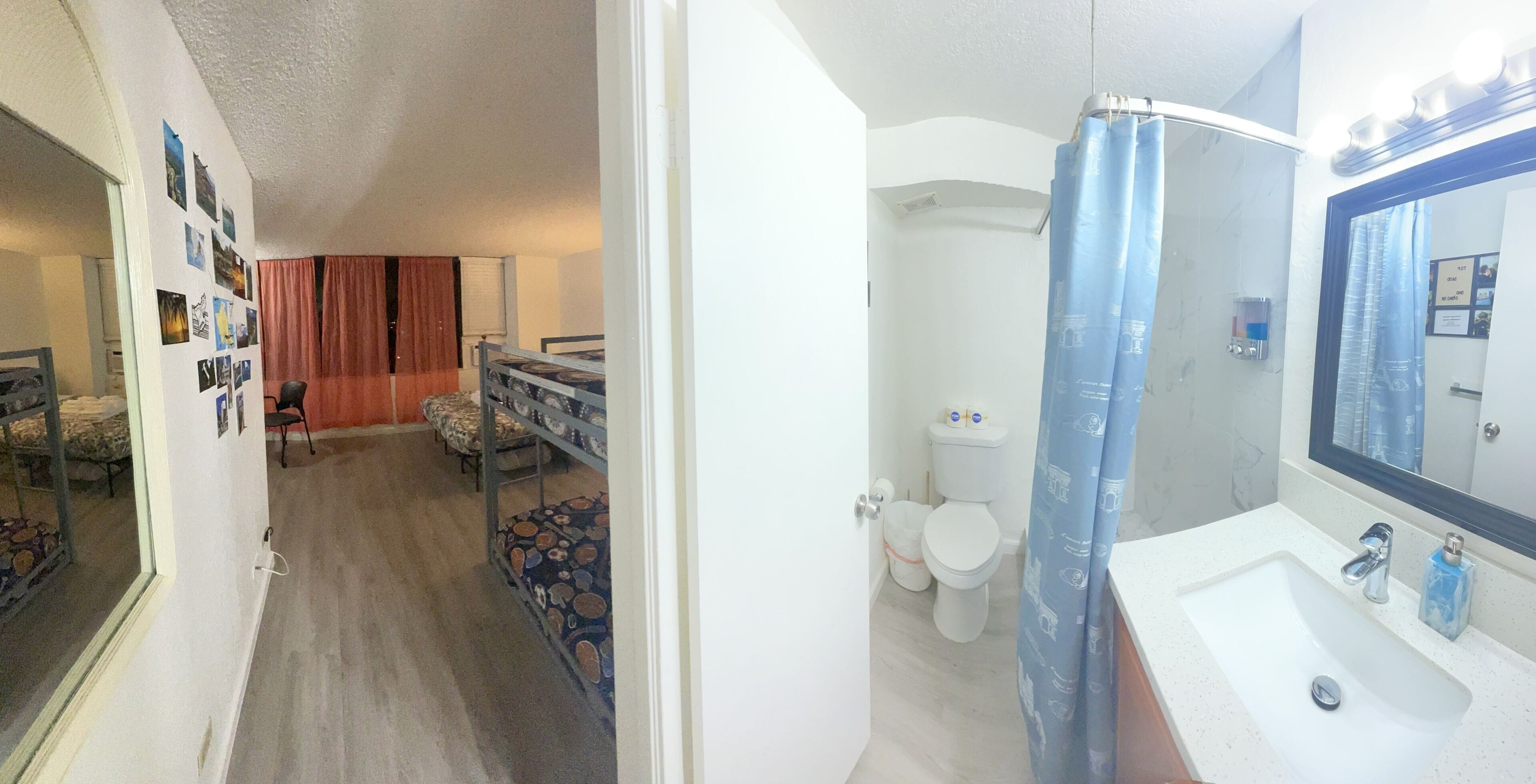 Een slaapkamer met stapelbedden, een badkamer met douchegordijn en een wastafel.