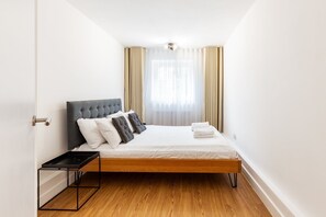 2 chambres, fer et planche à repasser