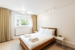 2 bedrooms, iron/ironing board - Belgravia Living – 2-Bed, 2-Bath Home with Balcony (London)