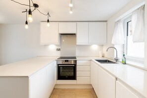 Fridge, oven, dishwasher, coffee/tea maker