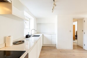 Fridge, oven, dishwasher, coffee/tea maker - Belgravia Living – Bright 2-Bed, 1-Bath Flat (London)