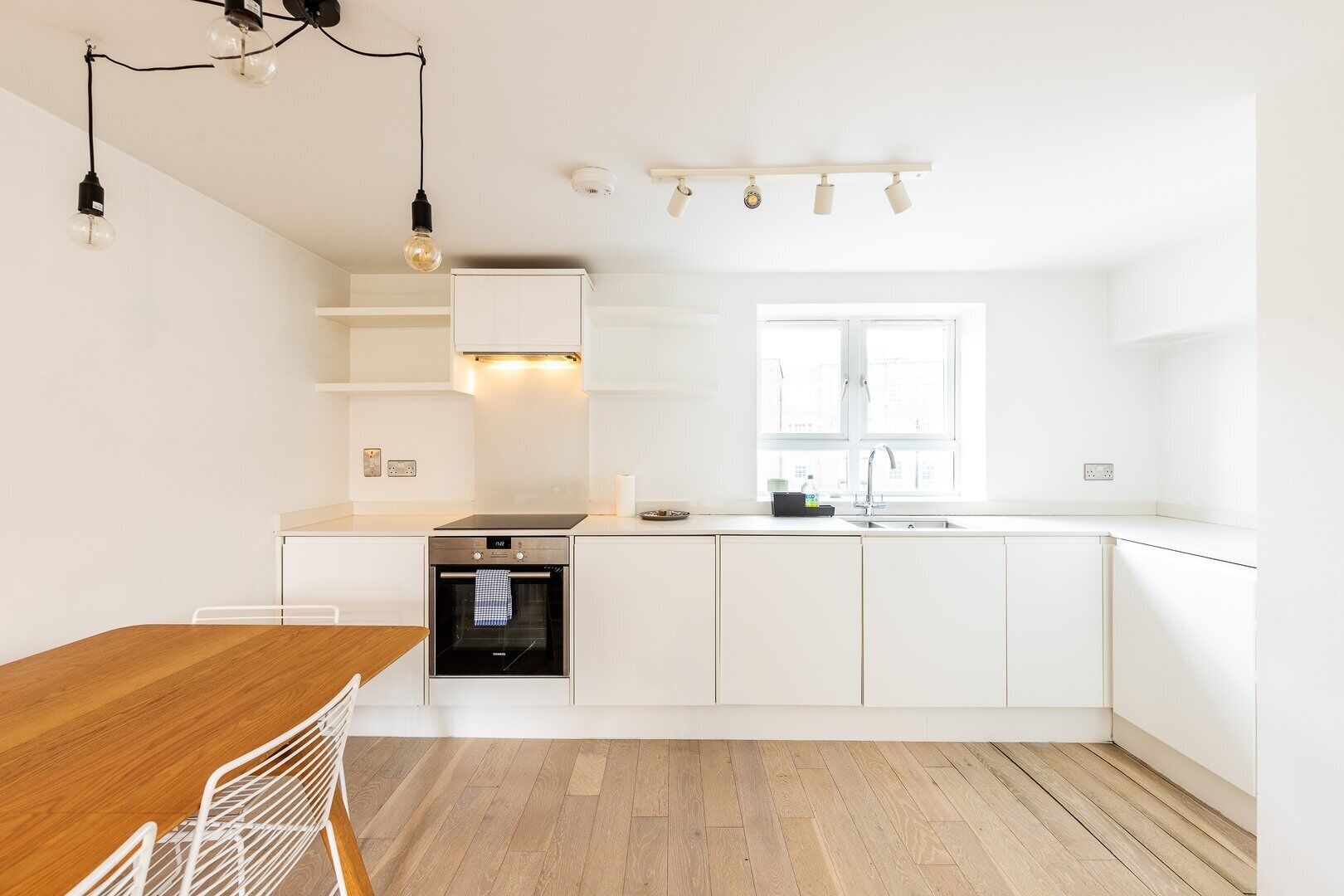 Fridge, oven, dishwasher, coffee/tea maker