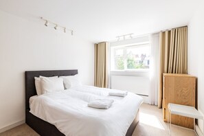 2 chambres, fer et planche à repasser