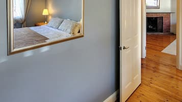 3 habitaciones, tabla de planchar con plancha, wifi y ropa de cama