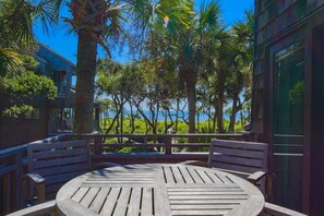 Outdoor dining - Ocean Views, Serene Back Deck, Easy Walk to Beach. Beautiful Seaside, Dog-Friendly Villa Awaits You! (Kiawah Island)