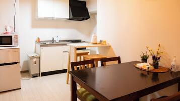 Apartment | Private kitchen | Full-size fridge, microwave, stovetop, cookware/dishes/utensils